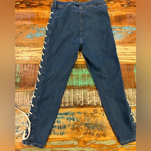 Rue 21 Lace Up Jeans Size 18 - NWOT - Picture 2 of 4